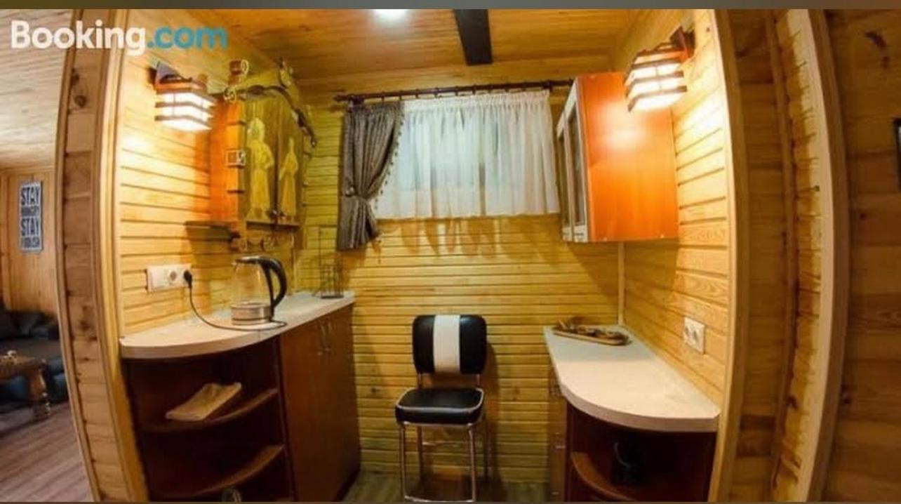 Отель California Khorodelets Экстерьер фото